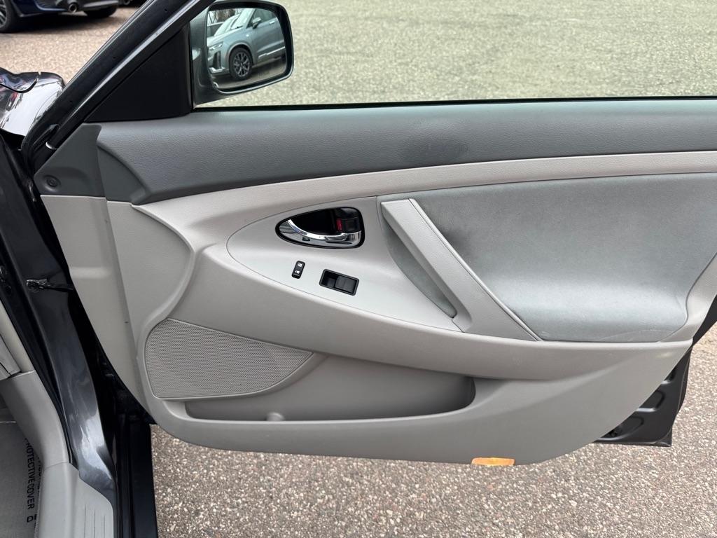 Toyota Camry 4dr Sdn I4 Man (Natl) 2009