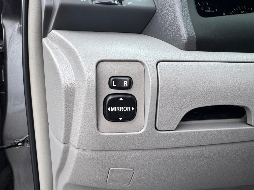 Toyota Camry 4dr Sdn I4 Man (Natl) 2009