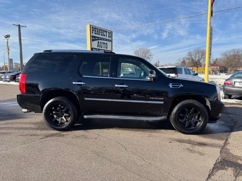 Cadillac Escalade AWD 4dr Luxury 2011