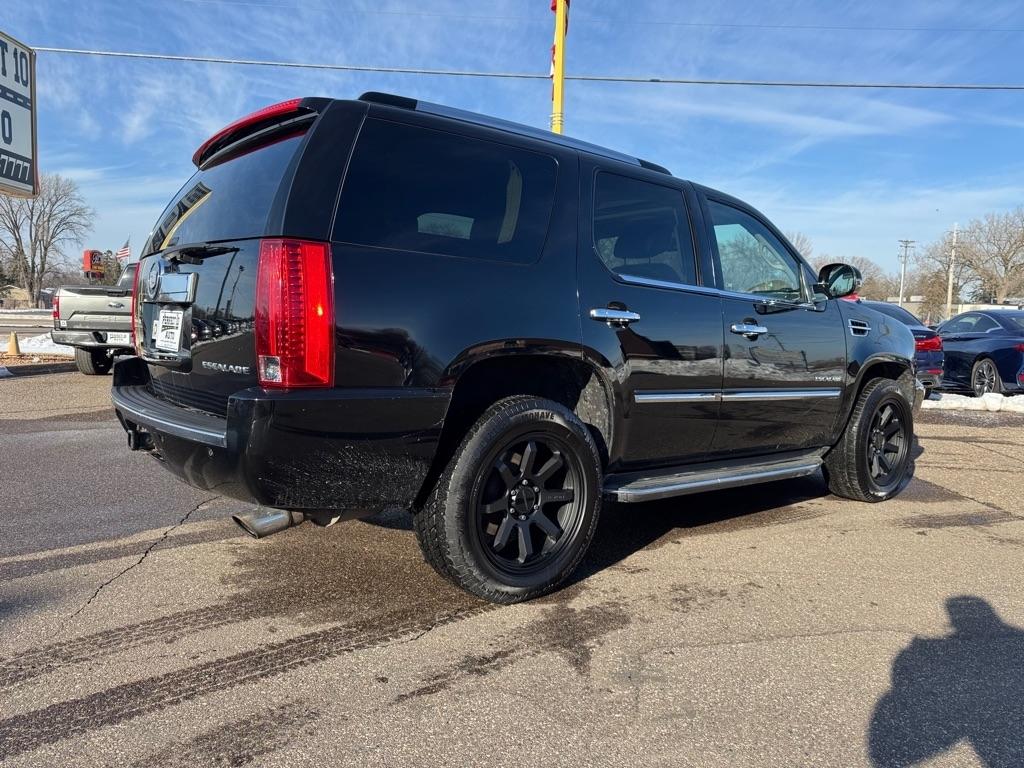 Cadillac Escalade AWD 4dr Luxury 2011