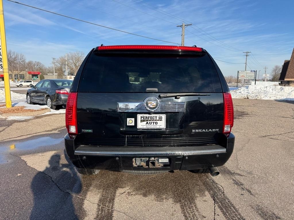 Cadillac Escalade AWD 4dr Luxury 2011