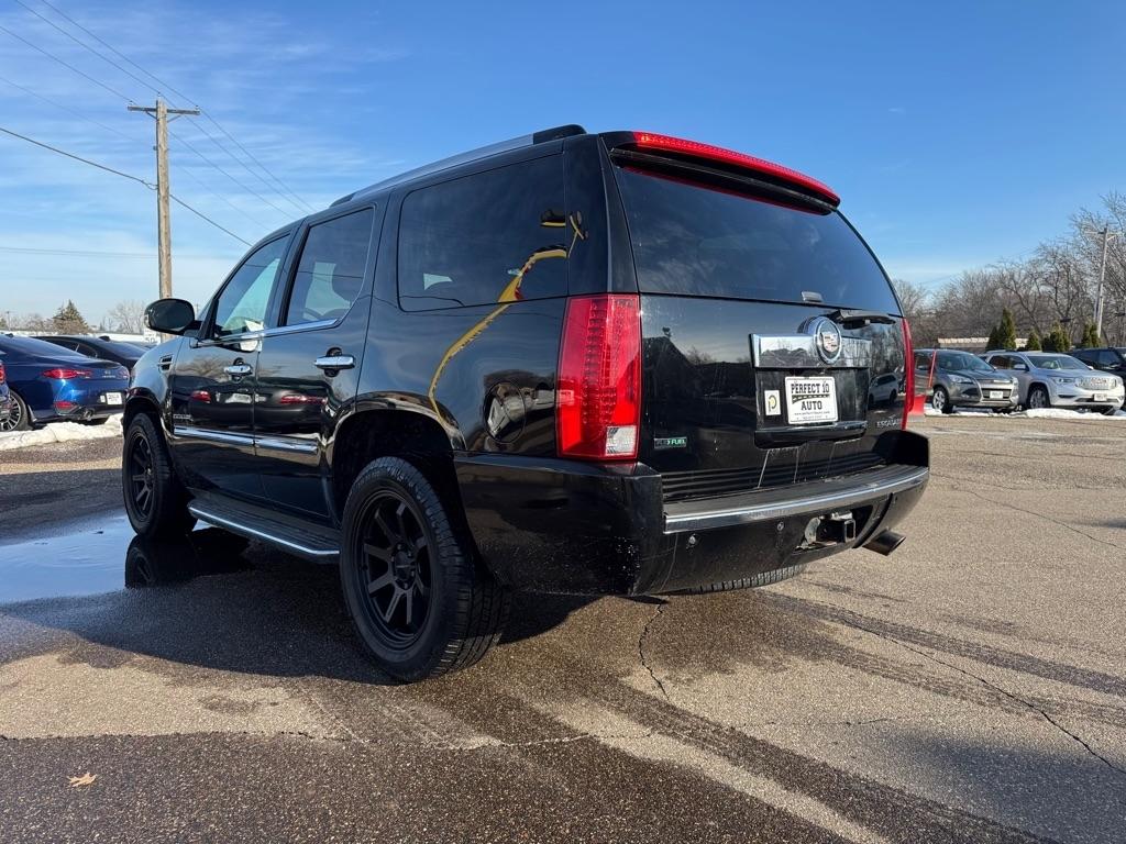 Cadillac Escalade AWD 4dr Luxury 2011