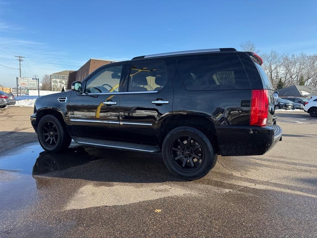 Cadillac Escalade AWD 4dr Luxury 2011