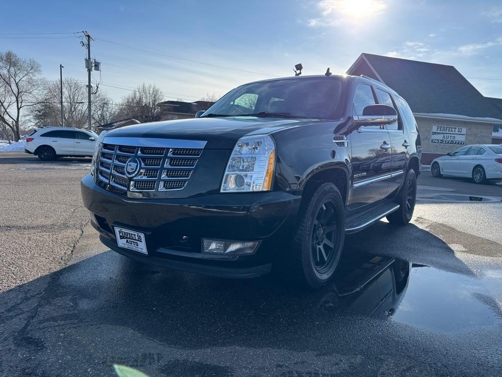 Cadillac Escalade AWD 4dr Luxury 2011