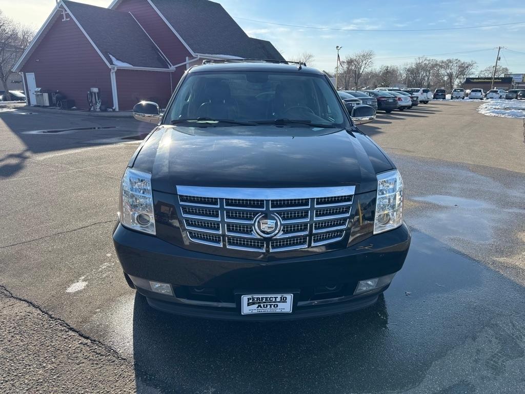 Cadillac Escalade AWD 4dr Luxury 2011