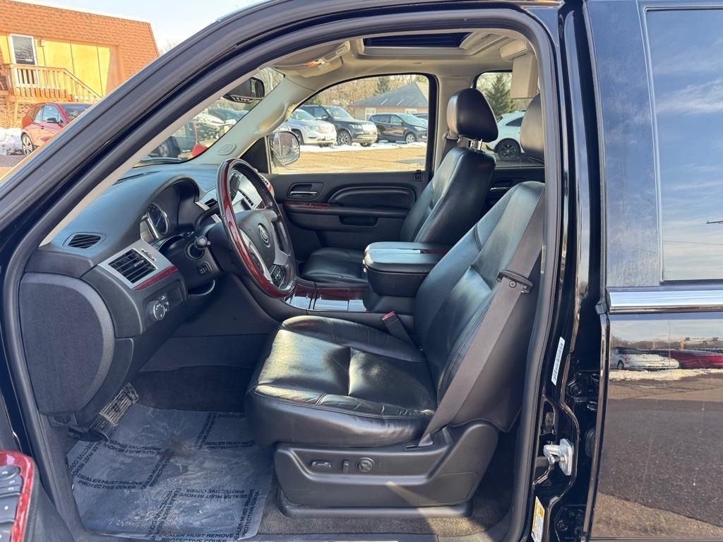 Cadillac Escalade AWD 4dr Luxury 2011