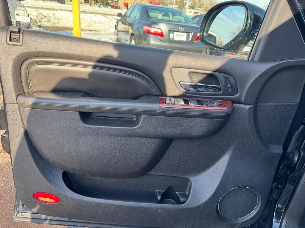 Cadillac Escalade AWD 4dr Luxury 2011