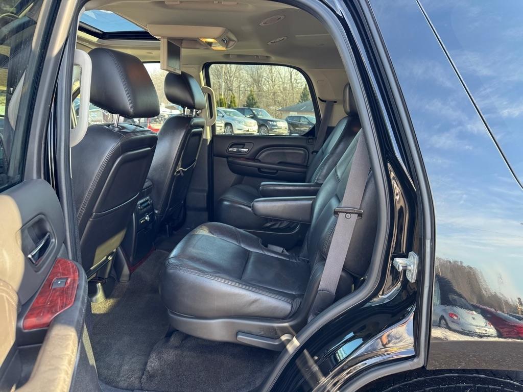 Cadillac Escalade AWD 4dr Luxury 2011