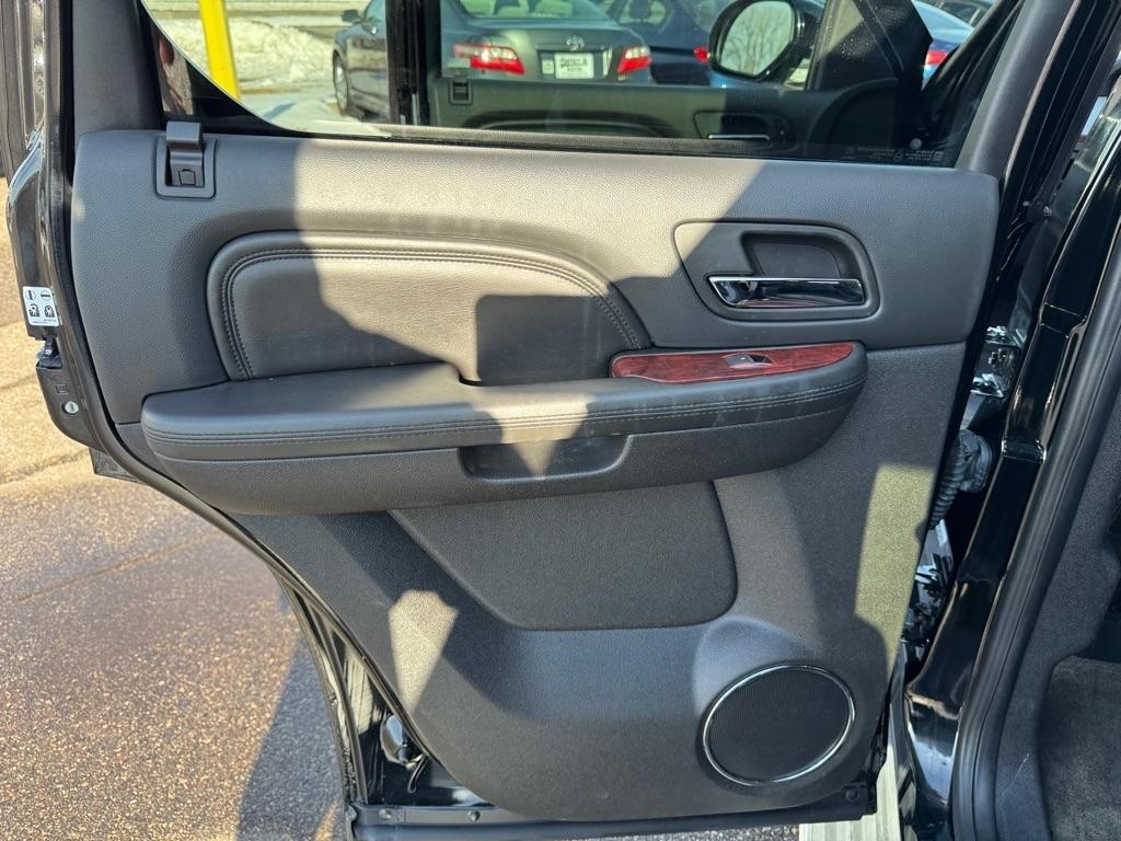 Cadillac Escalade AWD 4dr Luxury 2011