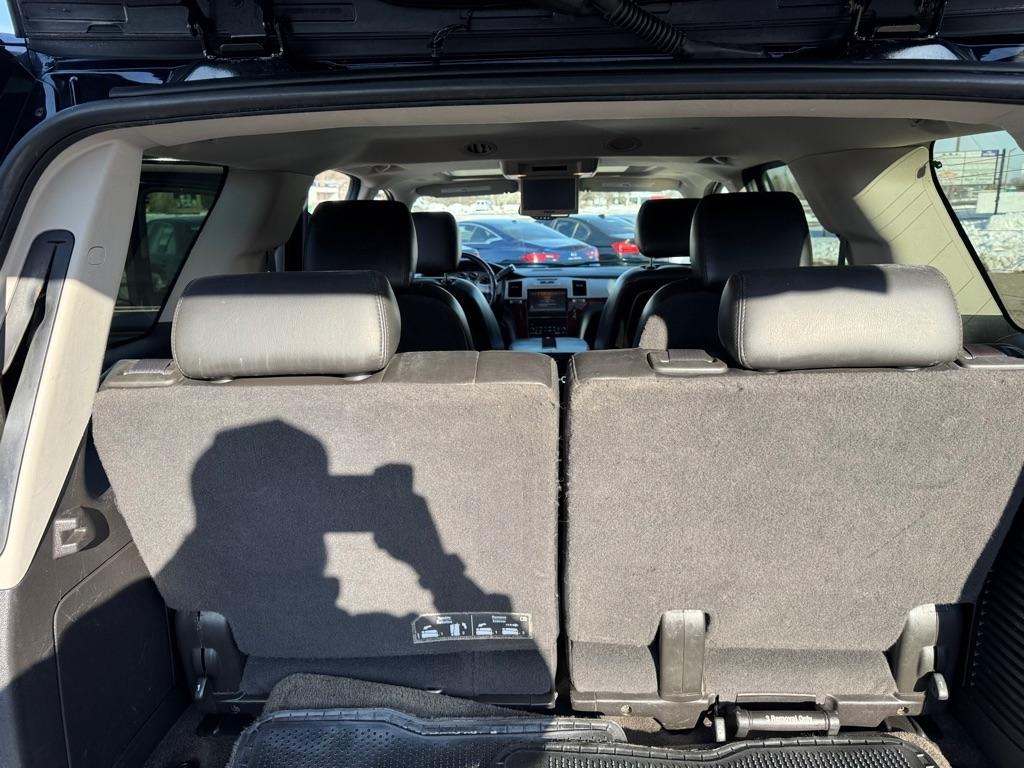 Cadillac Escalade AWD 4dr Luxury 2011