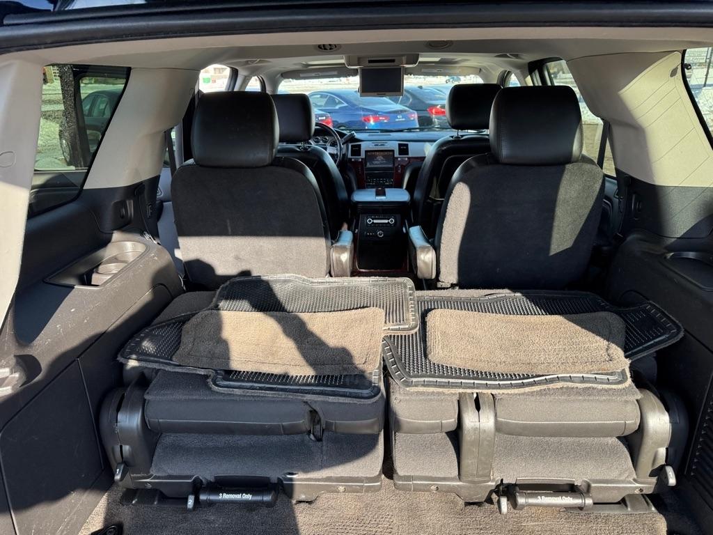 Cadillac Escalade AWD 4dr Luxury 2011