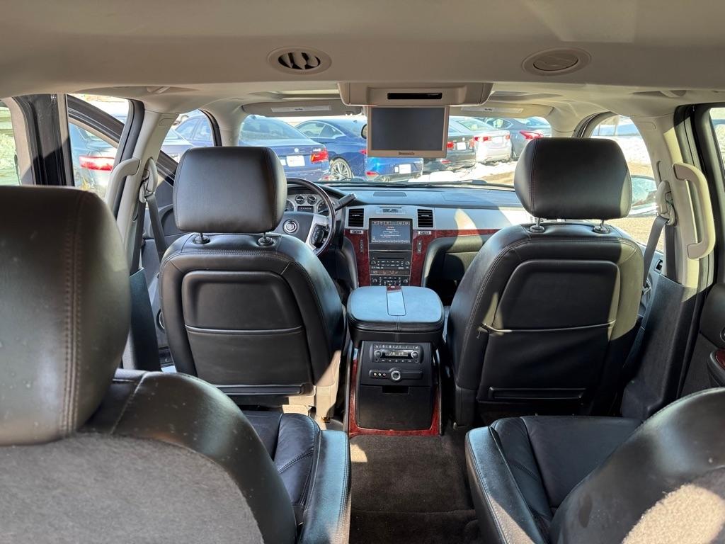 Cadillac Escalade AWD 4dr Luxury 2011