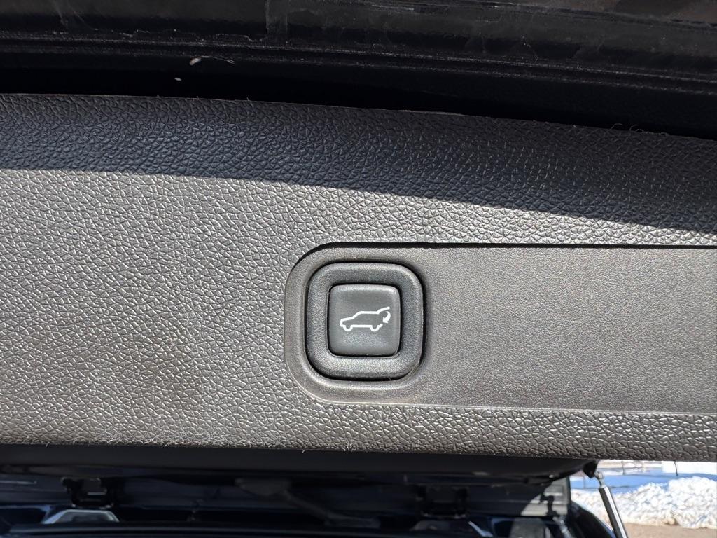 Cadillac Escalade AWD 4dr Luxury 2011