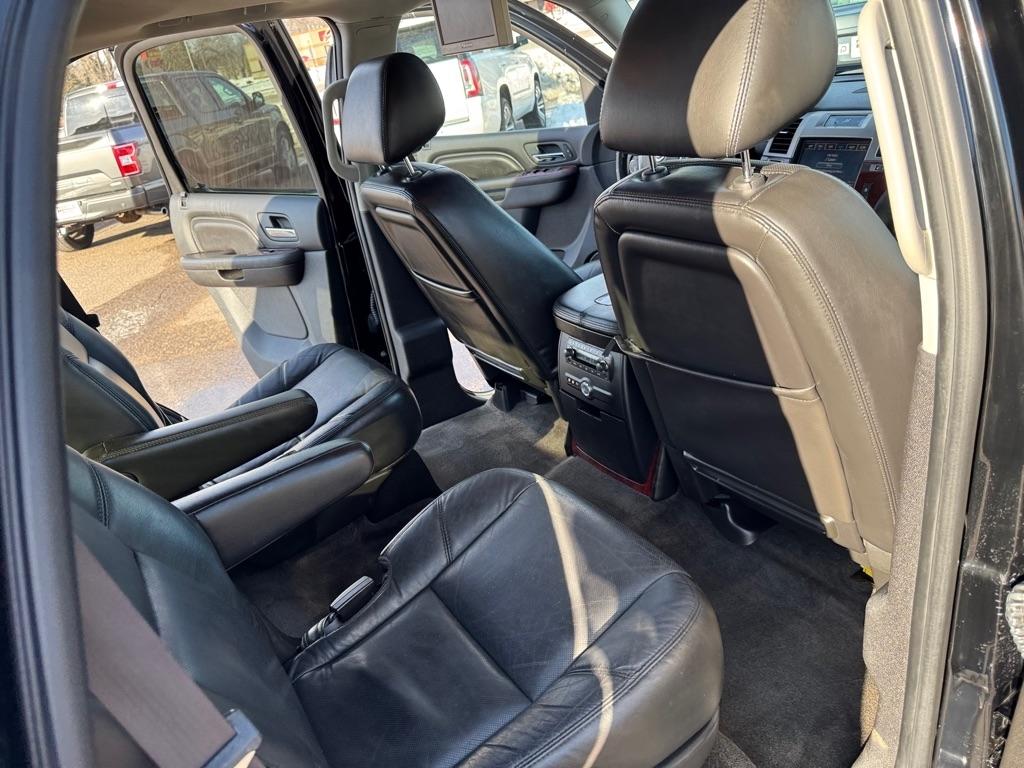 Cadillac Escalade AWD 4dr Luxury 2011