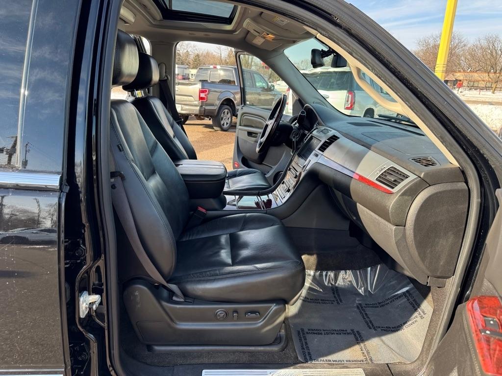 Cadillac Escalade AWD 4dr Luxury 2011