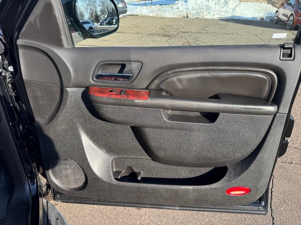 Cadillac Escalade AWD 4dr Luxury 2011