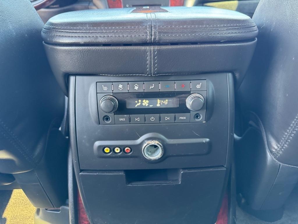 Cadillac Escalade AWD 4dr Luxury 2011