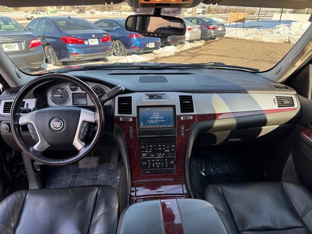 Cadillac Escalade AWD 4dr Luxury 2011