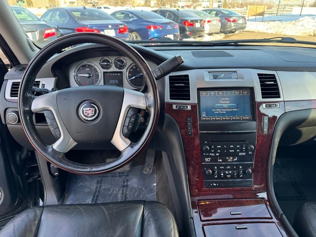 Cadillac Escalade AWD 4dr Luxury 2011