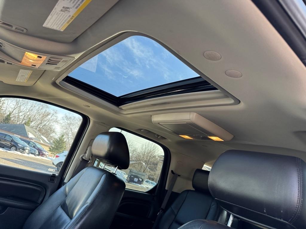 Cadillac Escalade AWD 4dr Luxury 2011