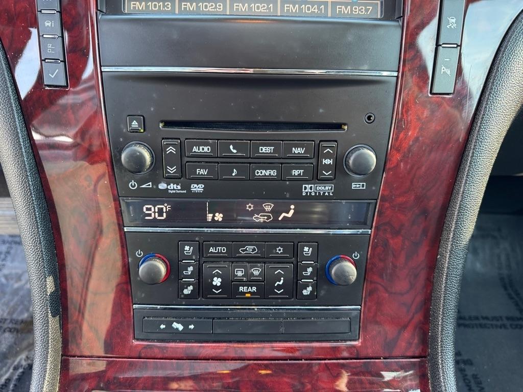 Cadillac Escalade AWD 4dr Luxury 2011