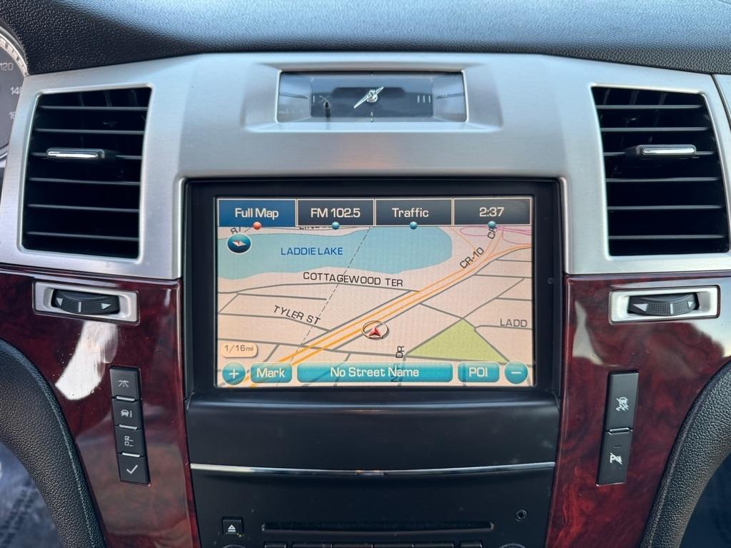 Cadillac Escalade AWD 4dr Luxury 2011