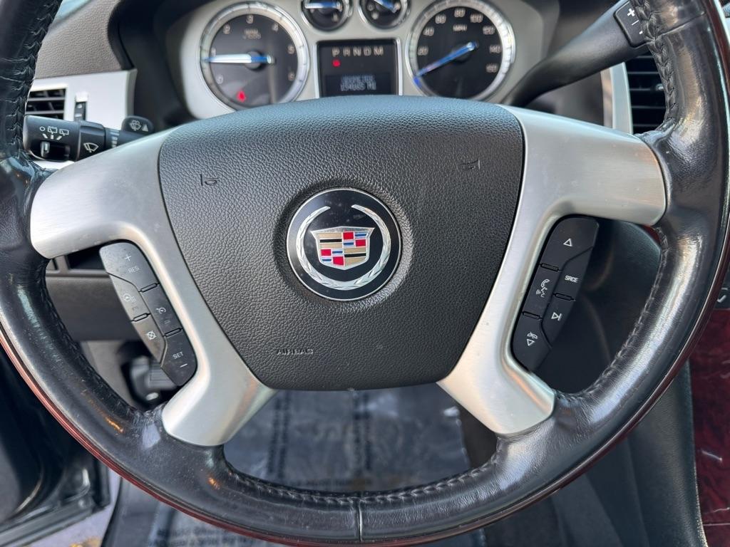 Cadillac Escalade AWD 4dr Luxury 2011