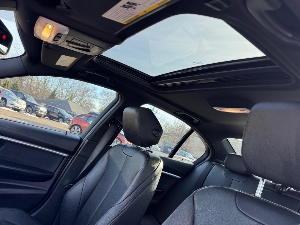 BMW 3 Series 330i xDrive Sedan 2018