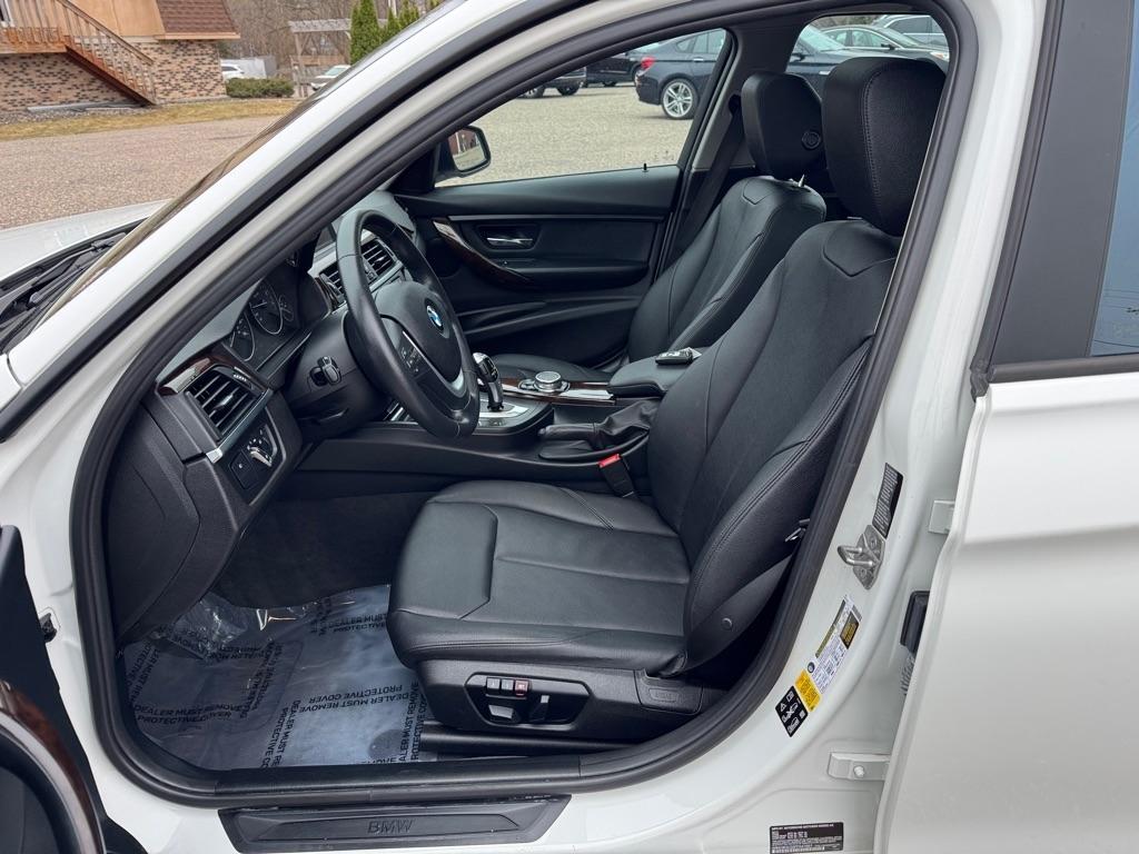 BMW 3 Series 4dr Sdn 328i xDrive AWD 2015