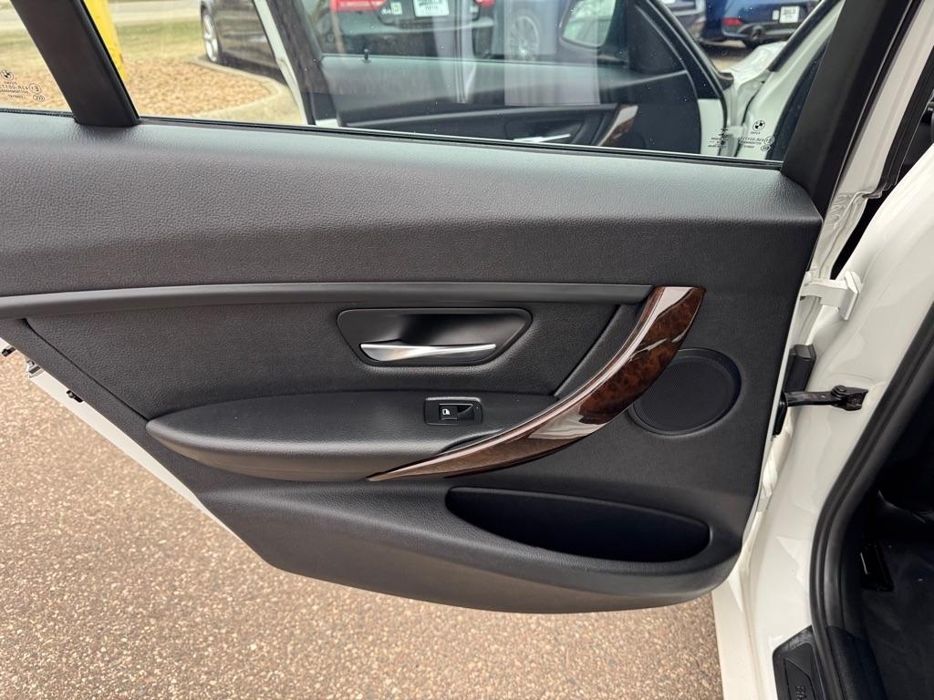 BMW 3 Series 4dr Sdn 328i xDrive AWD 2015