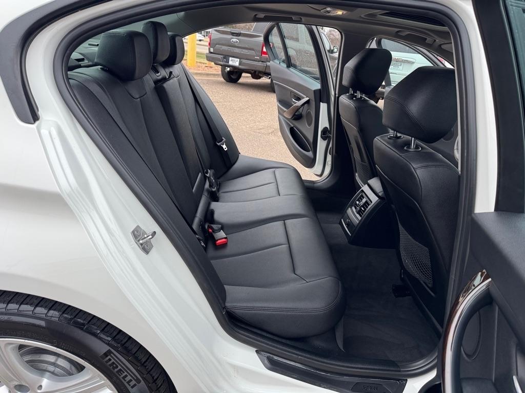 BMW 3 Series 4dr Sdn 328i xDrive AWD 2015