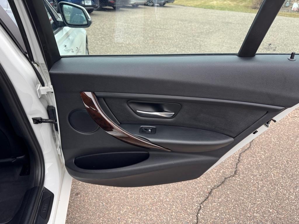 BMW 3 Series 4dr Sdn 328i xDrive AWD 2015