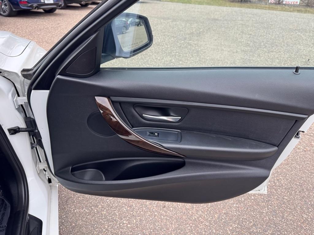 BMW 3 Series 4dr Sdn 328i xDrive AWD 2015