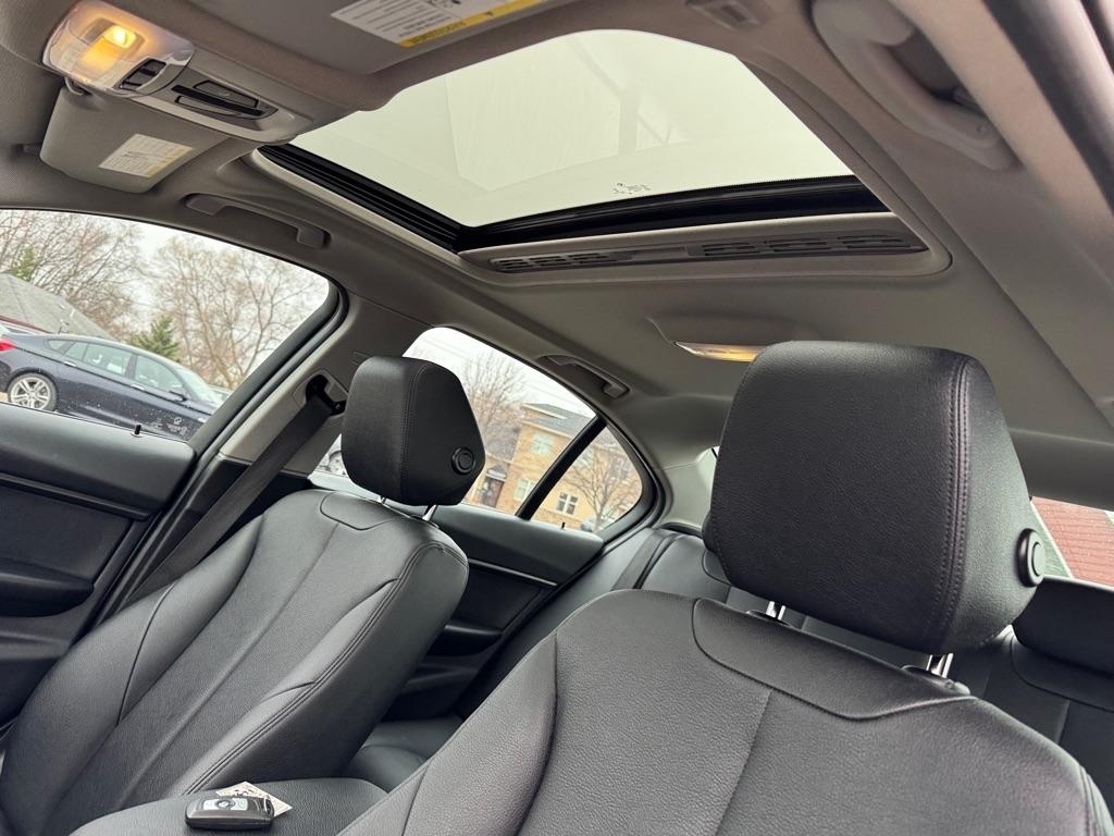 BMW 3 Series 4dr Sdn 328i xDrive AWD 2015