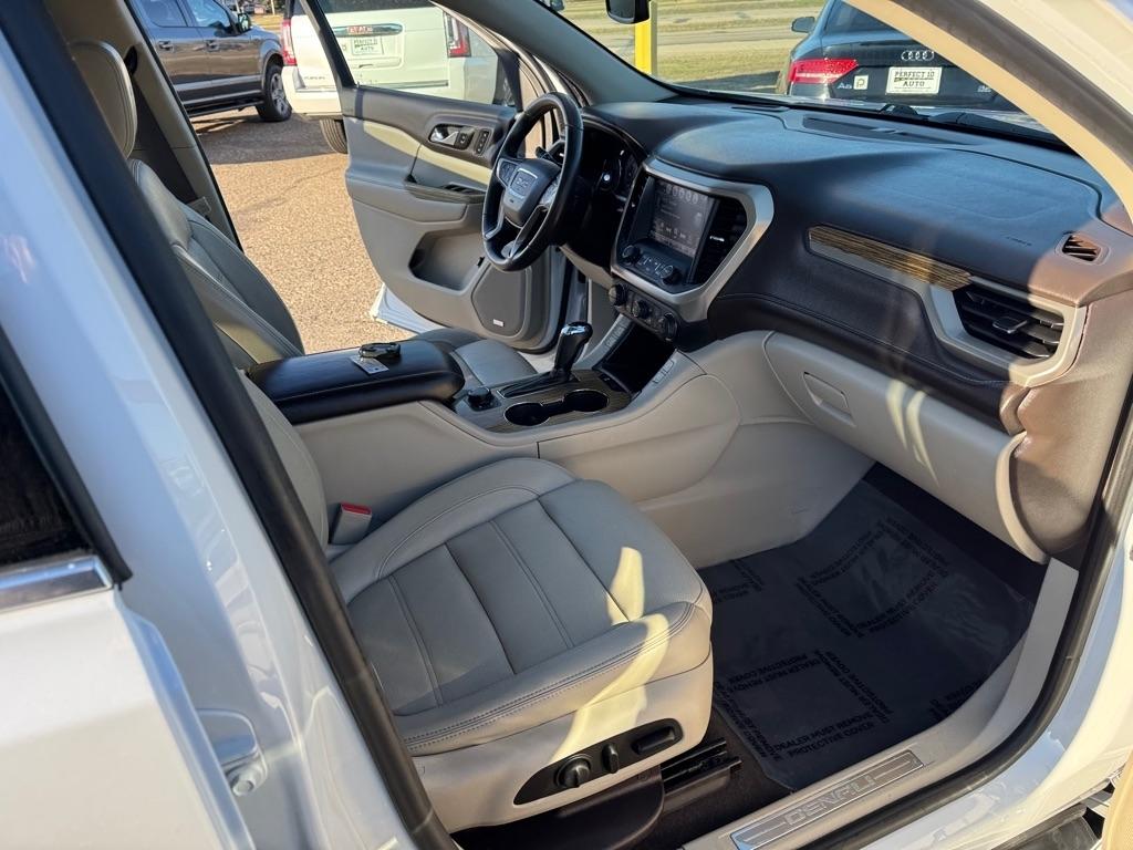 GMC Acadia AWD 4dr Denali 2017