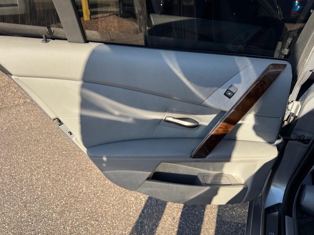 BMW 5 Series 4dr Sdn 525xi AWD 2007