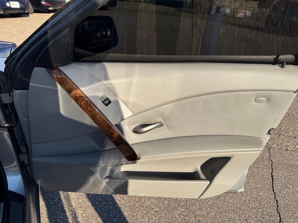 BMW 5 Series 4dr Sdn 525xi AWD 2007