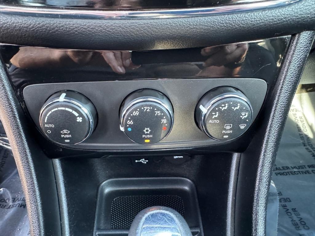 Chrysler 200 4dr Sdn Limited 2013