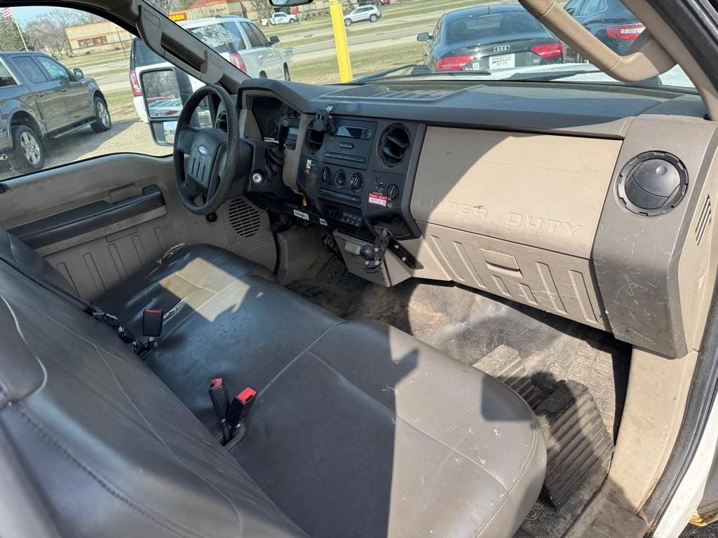 Ford Super Duty F-450 DRW 2WD Reg Cab 141" WB 60" CA XLT 2009