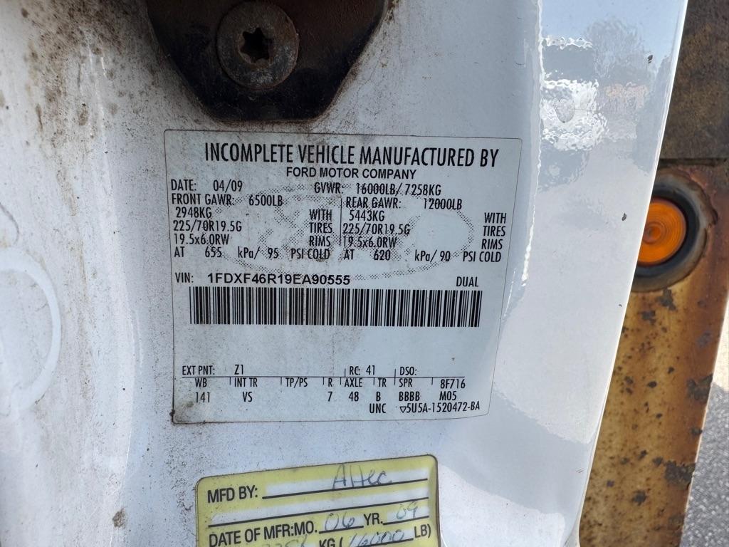 Ford Super Duty F-450 DRW 2WD Reg Cab 141" WB 60" CA XLT 2009