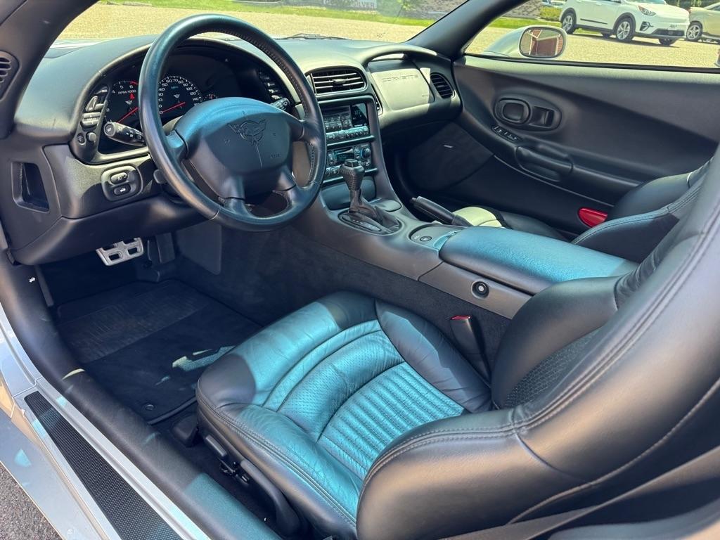 Chevrolet Corvette 2dr Cpe 2001