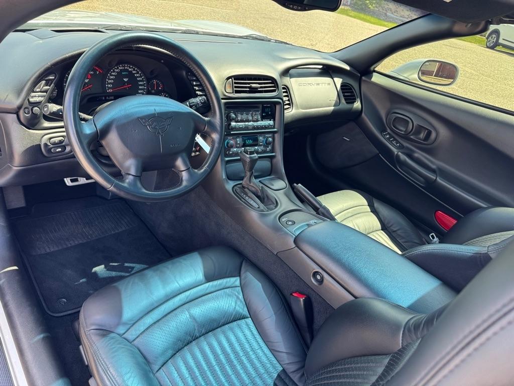 Chevrolet Corvette 2dr Cpe 2001
