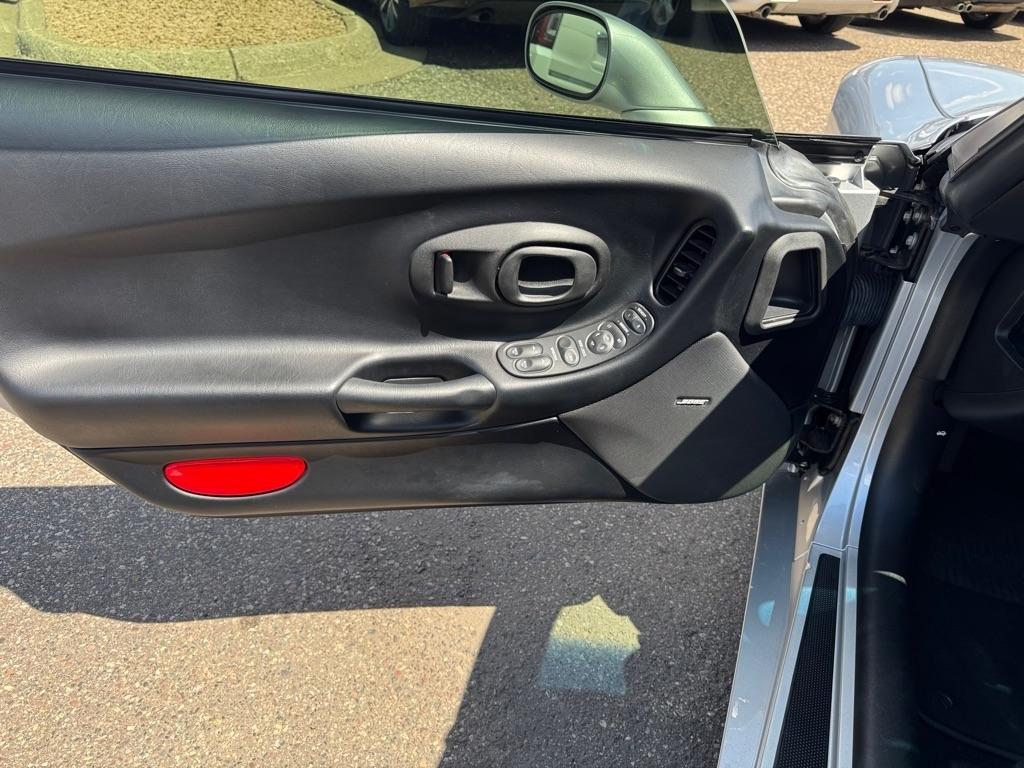 Chevrolet Corvette 2dr Cpe 2001