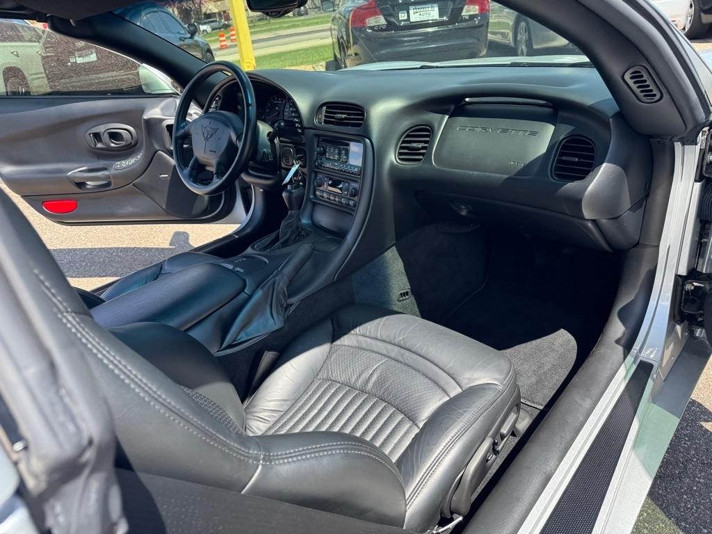 Chevrolet Corvette 2dr Cpe 2001