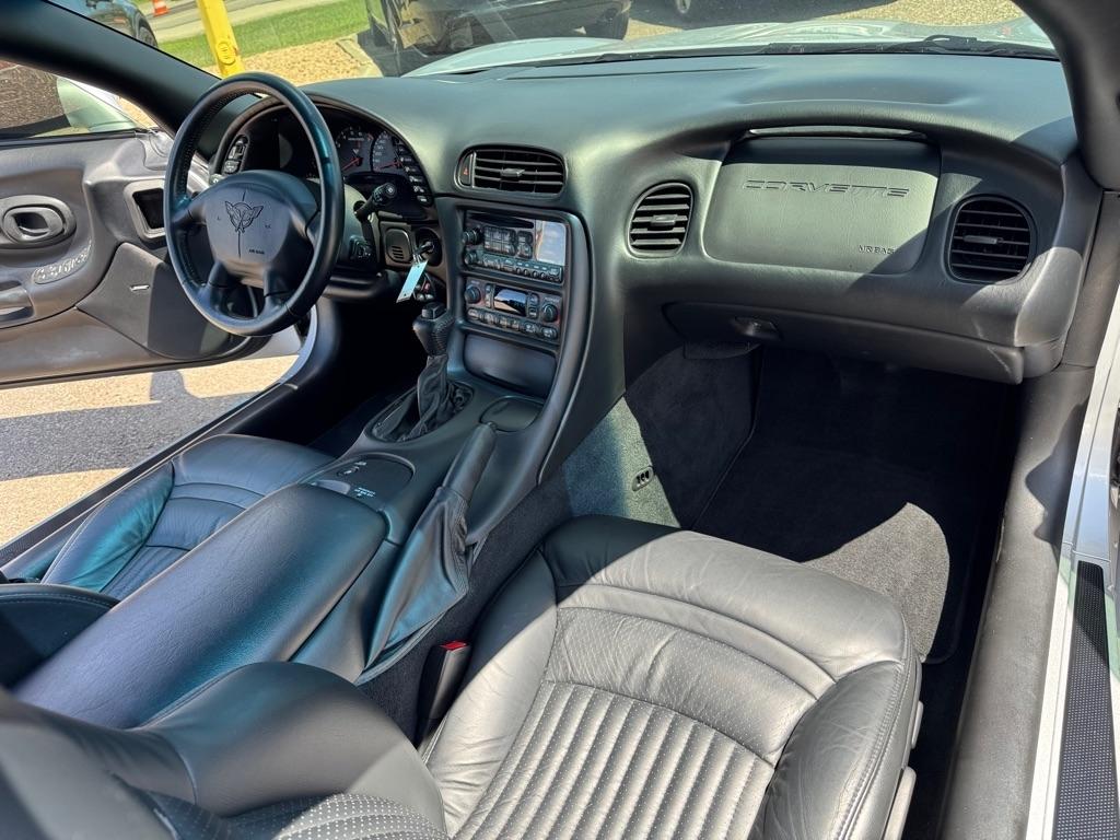 Chevrolet Corvette 2dr Cpe 2001
