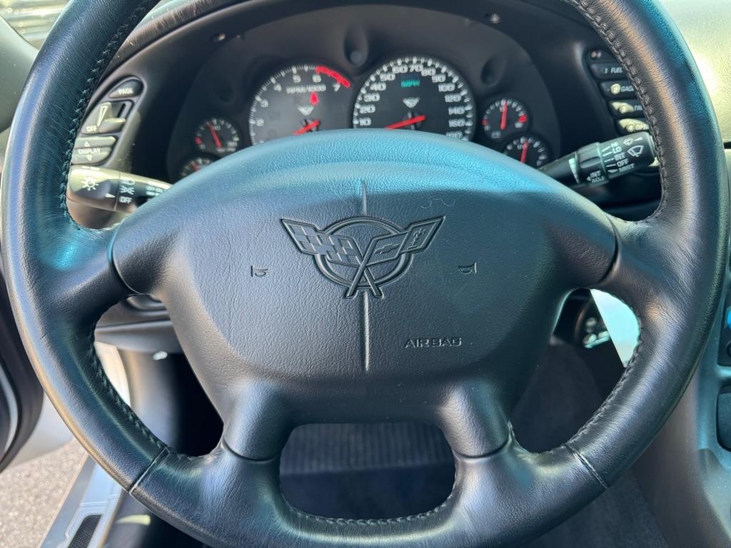 Chevrolet Corvette 2dr Cpe 2001