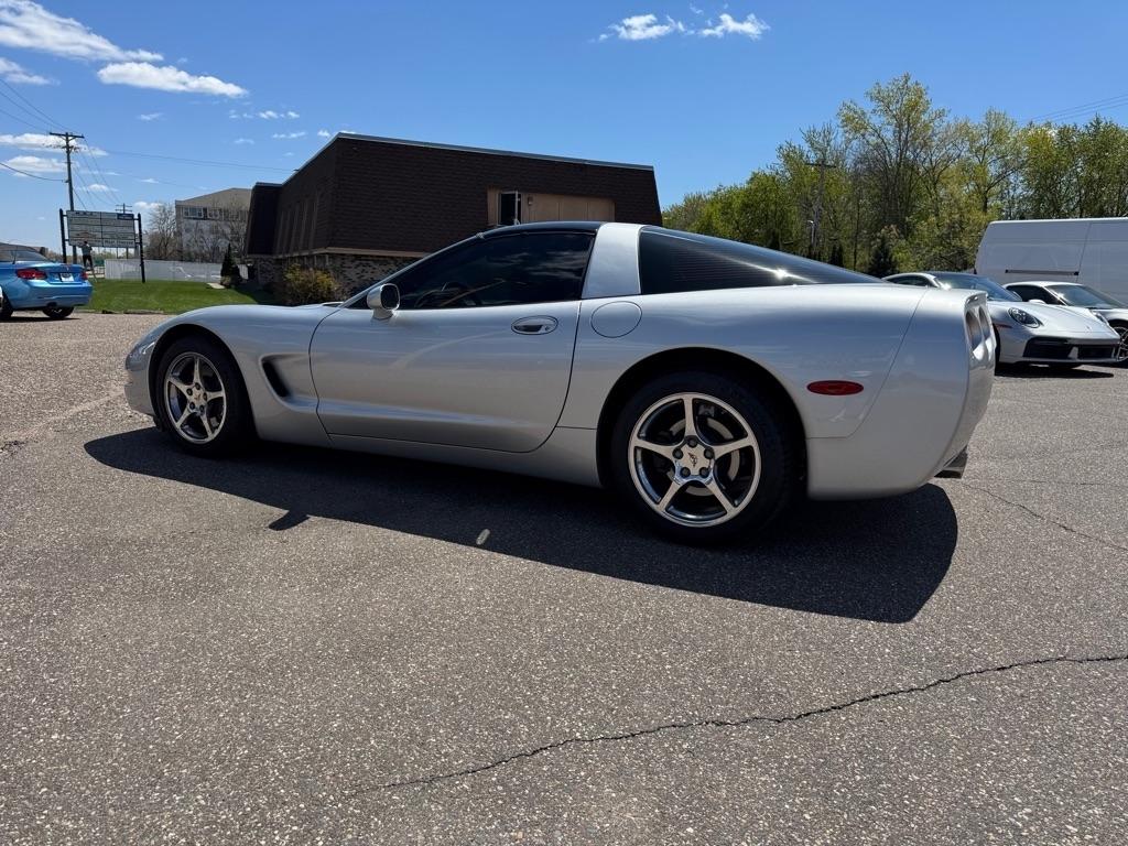 Chevrolet Corvette 2dr Cpe 2001