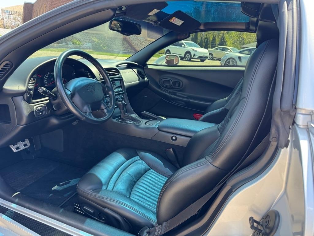Chevrolet Corvette 2dr Cpe 2001