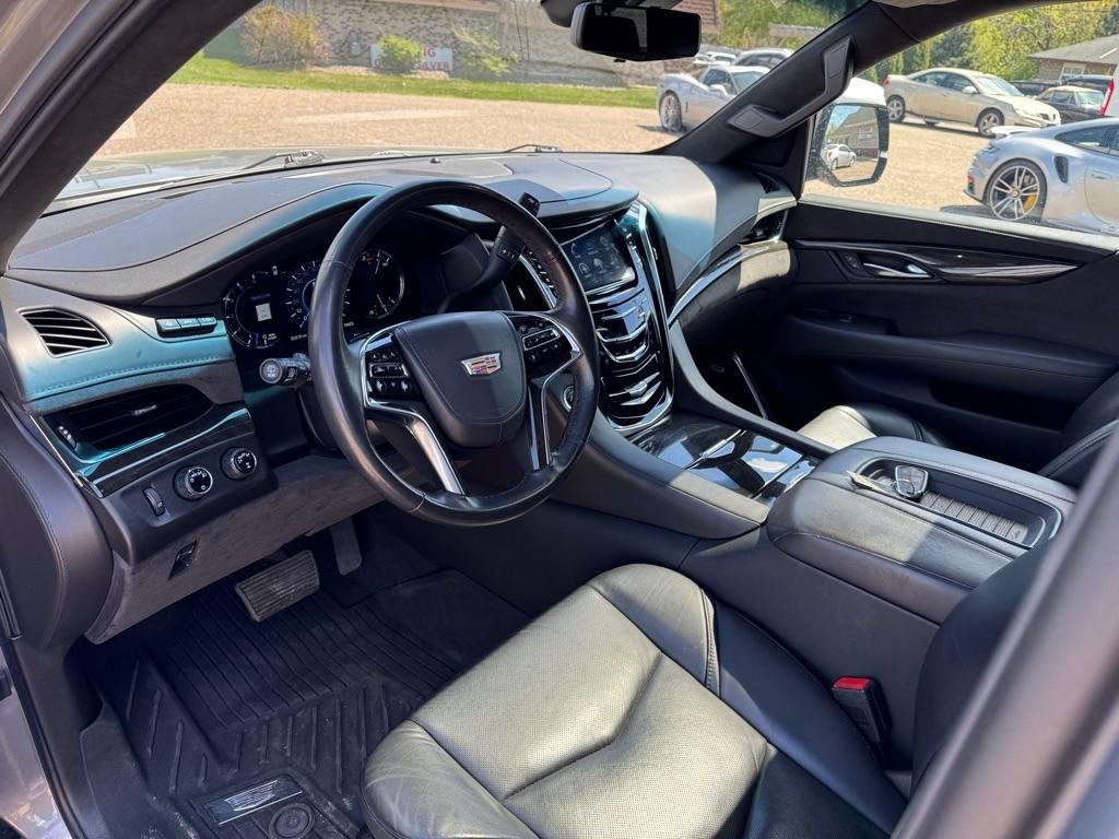 Cadillac Escalade ESV 4WD 4dr Platinum 2019