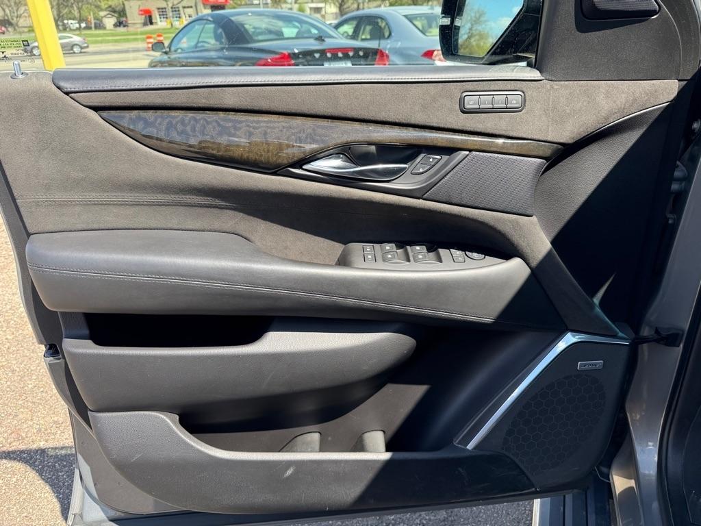 Cadillac Escalade ESV 4WD 4dr Platinum 2019